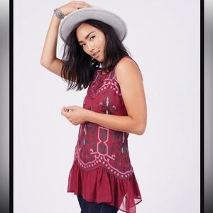 Octavia sleeveless embroidered tunic top. Fully lined. In new like condition.LG